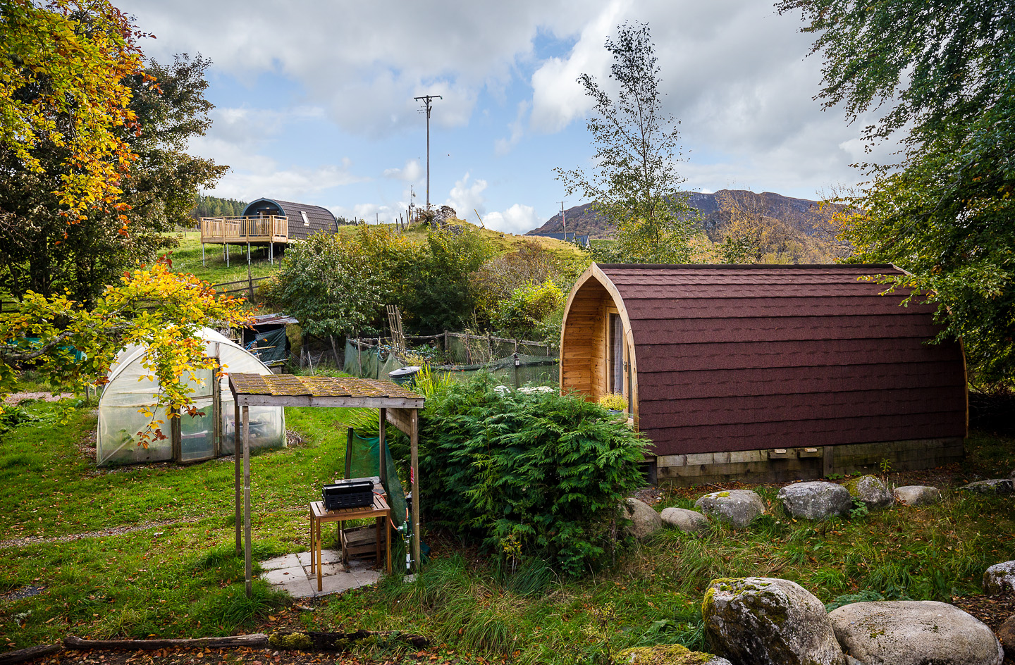 Panoramic view of both upper and lower pods in daylight